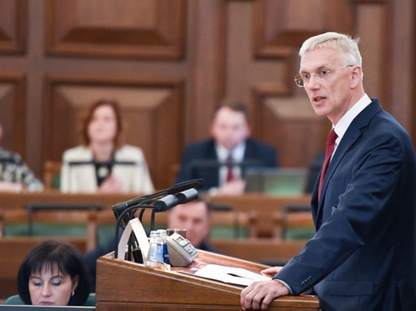 Kryeministri letonez pro dërgimit të avionëve luftarakë në Ukrainë