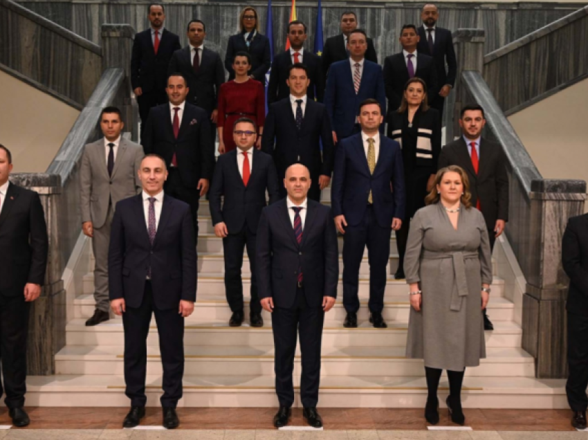 Nga 16 ministri në Maqedoninë e Veriut, tetë drejtohen nga shqiptarët