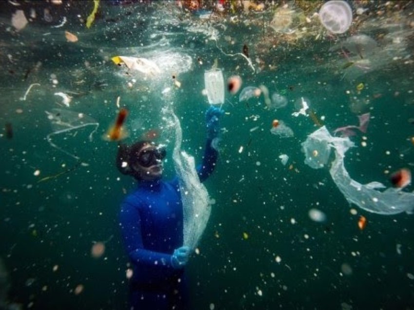 ​Shkencëtarët: Në oqeane ka mbi 171 trilionë mbetje plastike