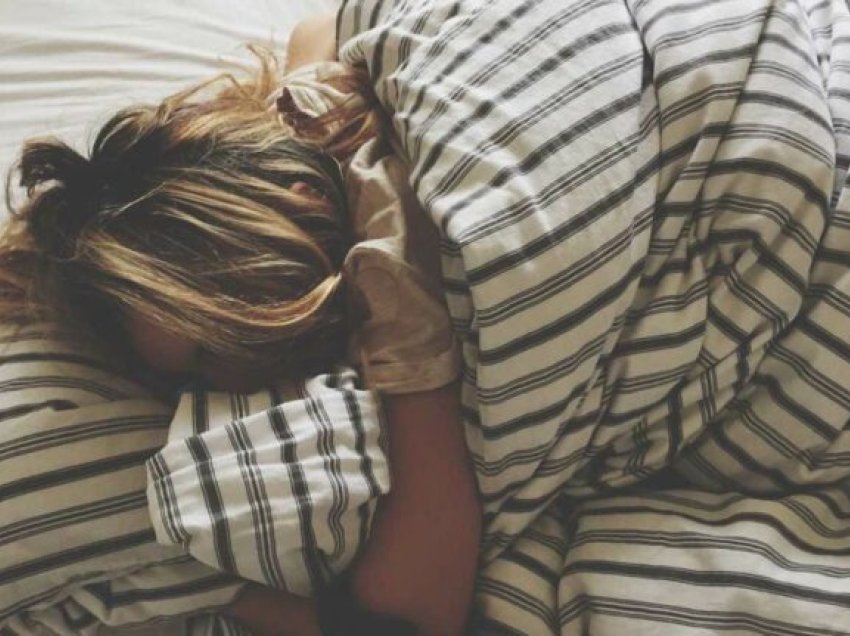 Klinomania: Dëshira e pakontrollueshme për të qëndruar në shtrat gjithë ditën