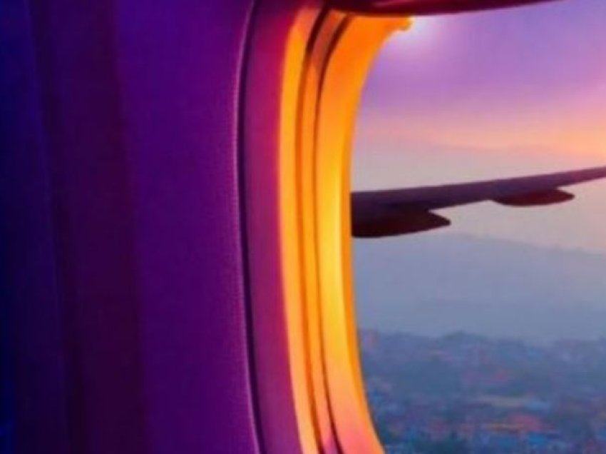 A e dini pse në dritaret e avionit ka një vrimë të vogël?
