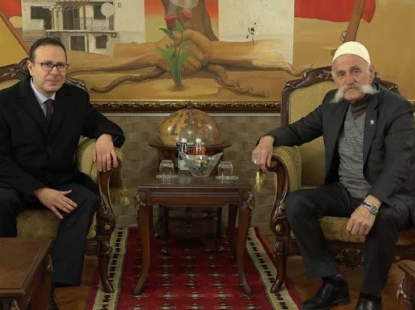 ​Ambasadori turk nderon Jasharajt në Prekaz