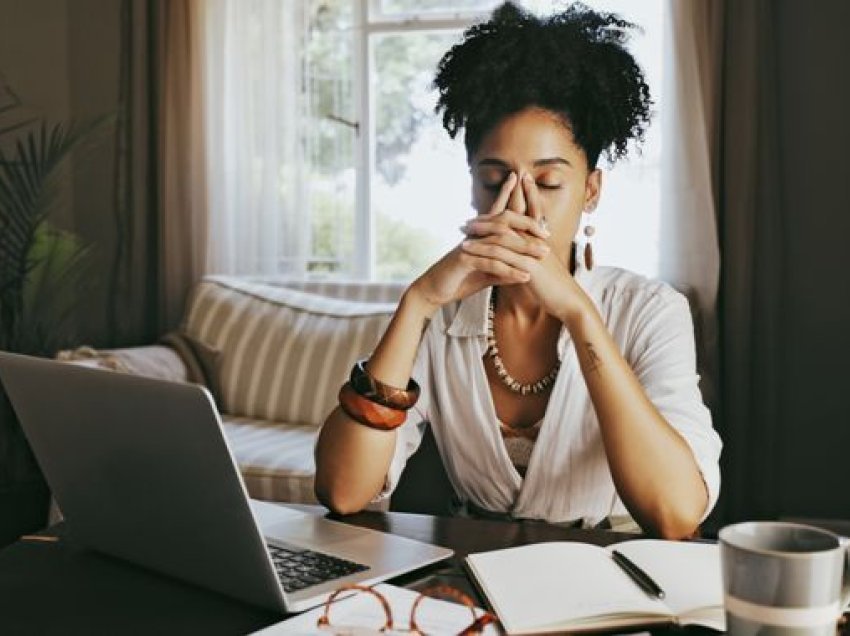 6 mënyra të fshehura se si ankthi mund t’ju pengojë në punë