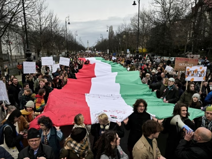 Studentët në Hungari protestojnë për reforma arsimore
