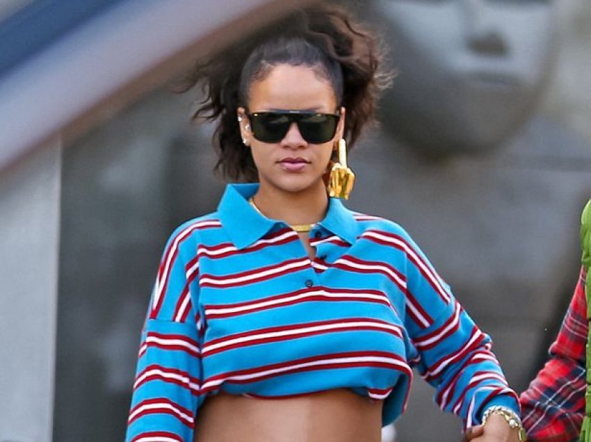 Rihanna shfaqet me barkun e rrumbullakosur