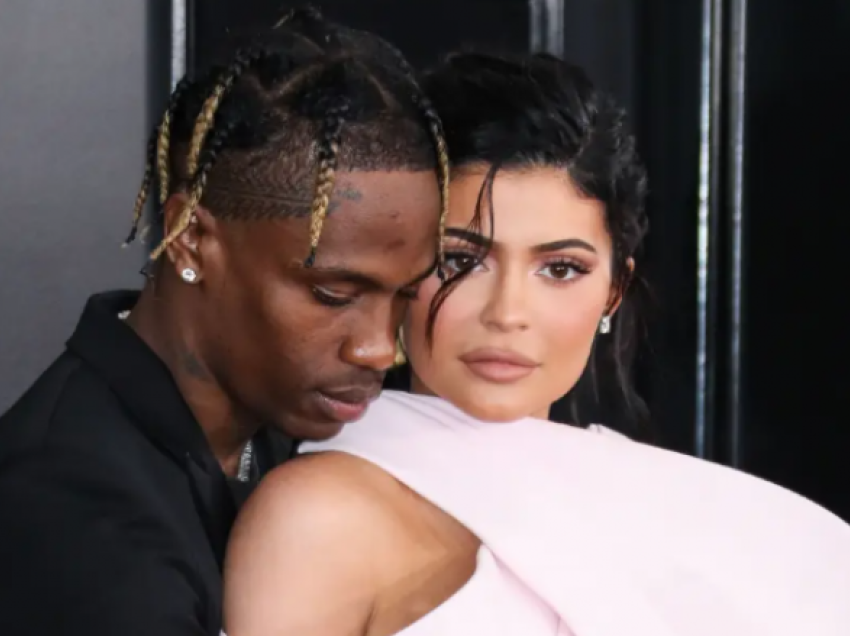 Kylie Jenner dhe Travis Scott bëjnë kërkesë për të ndryshuar ligjërisht emrin e djalit