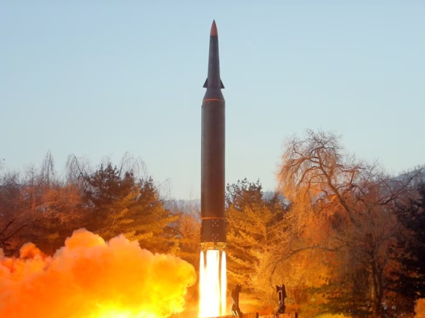 Raportohet se Koreja Veriore e ka testuar një raketë balistike me rreze të shkurtër