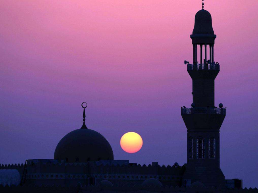 Sot nis muaji i shenjtë i Ramazanit, besimtarët myslimanët në të gjithë botën do të nisin agjërimin