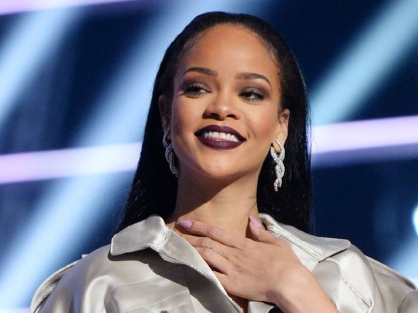 Një person i panjohur shkon në shtëpinë e Rihannas për t’i propozuar martesë, arrestohet nga policia
