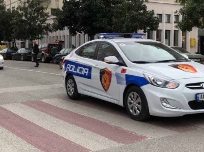 Kishte shkelur masën e arrestit shtëpiak, arrestohet 23-vjeçari në Tiranë - policia i gjen pistoletën dhe 180 fishekë në banesë