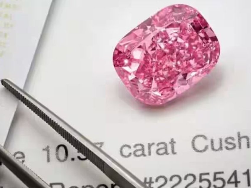 Diamanti super i rrallë pritet të shitet me një çmim rekord