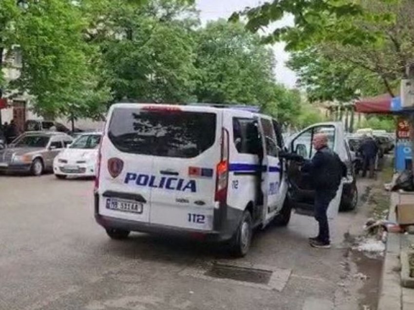 Sherr për një telefon celular në Vlorë, plagoset me thikë 47-vjeçari