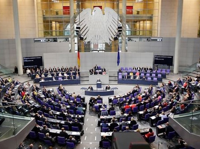 Parlamenti gjerman shqyrton mandatin e KFOR-it në Kosovë