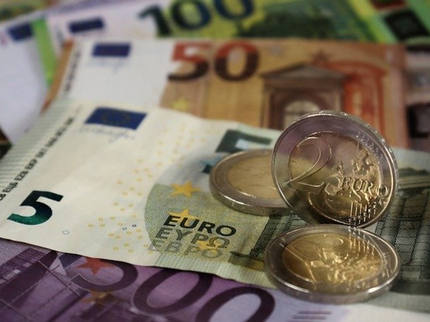 Dy raste të falsifikimit të parave brenda 24 orëve në Kosovë