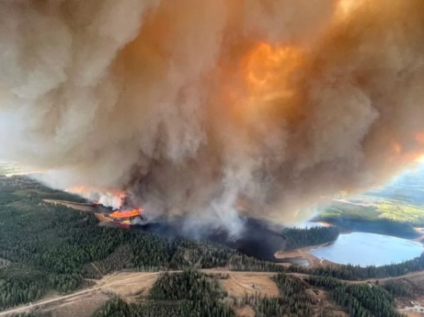 Zjarre të forta në Kanada, afro 25 mijë njerëz janë evakuuar