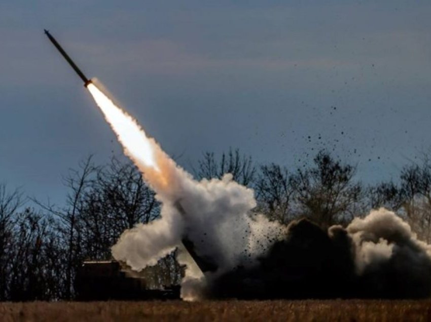 SHBA po i dërgon sasi të mëdha armësh në Ukrainë, publikohet lista