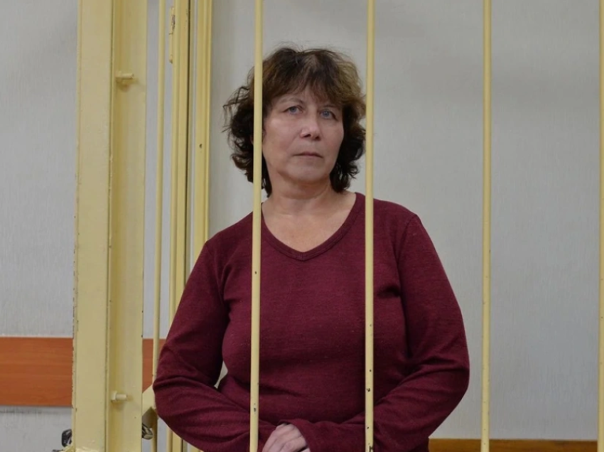Ofendoi prindërit e ndjerë të Putinit, gruaja dënohet me dy vite burg