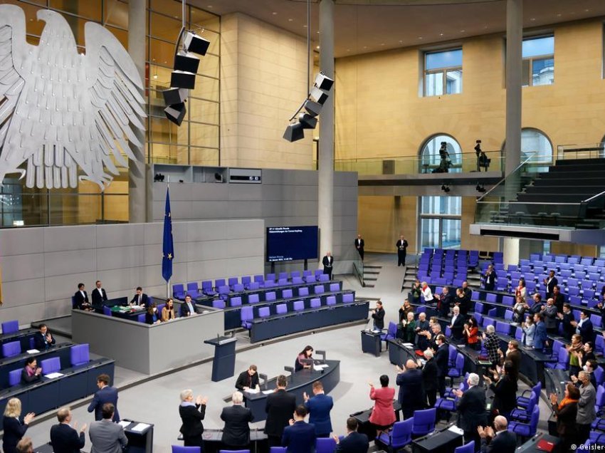 Vazhdimi i misionit të Bundeswehr-it: Ekstremistët kundër shumicës në Bundestag - e konsiderojnë Kosovën “shtet mafioz”!
