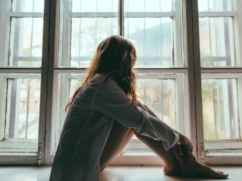 Pesë zakonet e njerëzve që fshehin depresionin e tyre