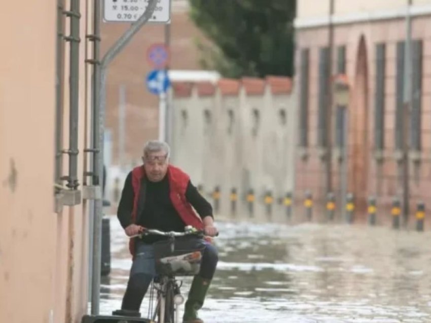 13 të vdekur dhe mbi 20 mijë të evakuuar nga përmbytjet në Itali