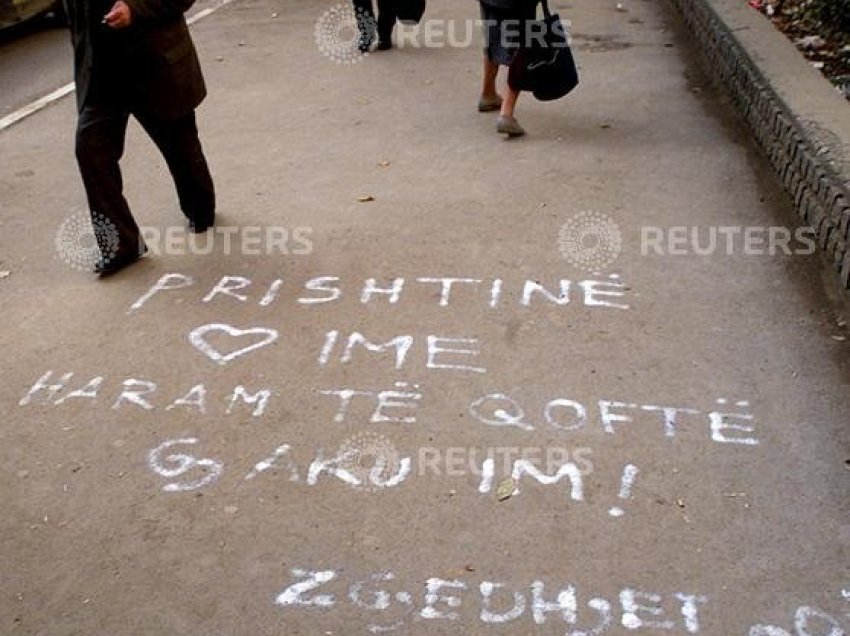 “Prishtinë zemra ime haram të qoftë gjaku im”, Shkelzen Gashi thotë se e di autorin e grafitit të vitit 2000 të shkruar në sheshin e kryeqytetit 
