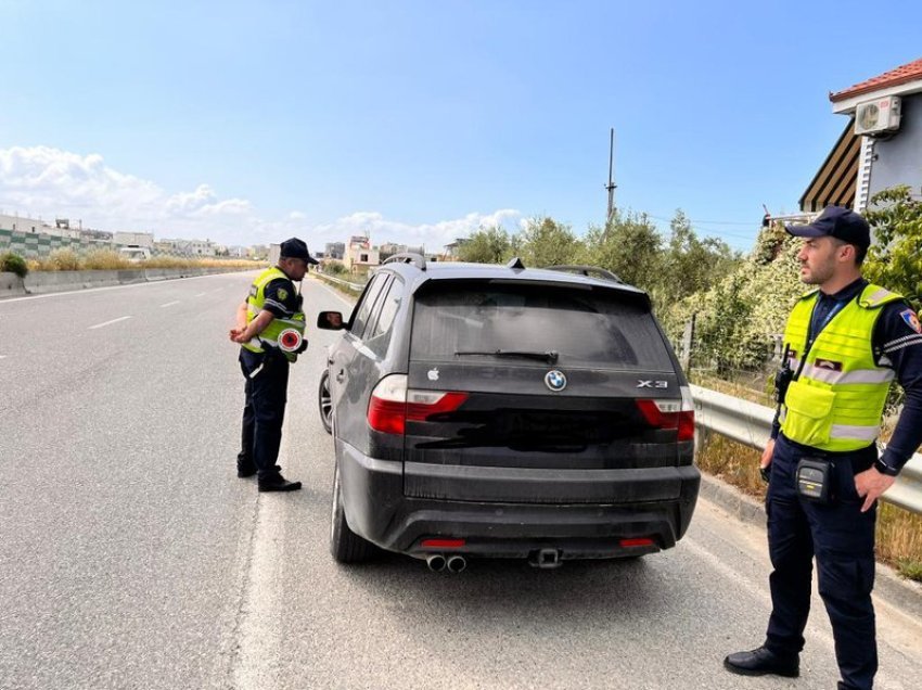 Policia rrugore ‘bën namin’ në Durrës, arrestohen disa shoferë dhe pezullohen 8 patenta