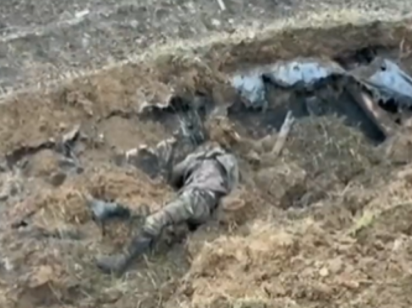 Gropa të mbushura me “wagnerë” të vrarë – Ukraina shfaq tmerrin nga zonat e luftës