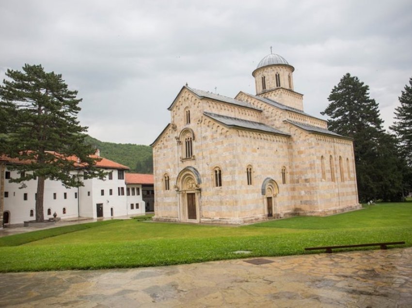 OSBE-ja kërkon zbatimin e vendimit të Kushtetueses për Manastirin e Deçanit