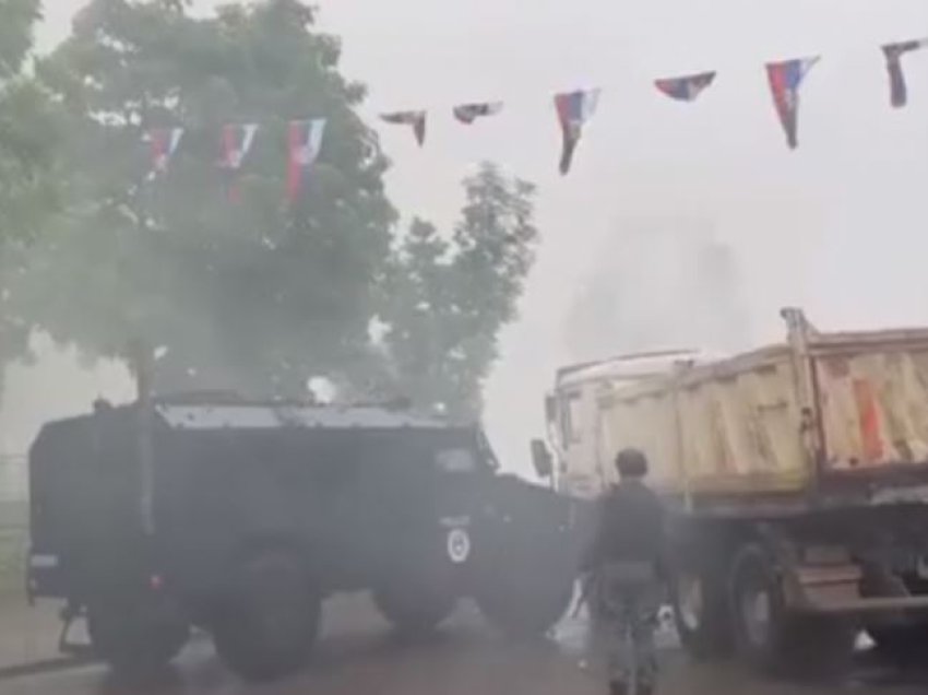 Automjeti i Njësisë Speciale e godet kamionin e vendosur si barrikadë në Leposaviq