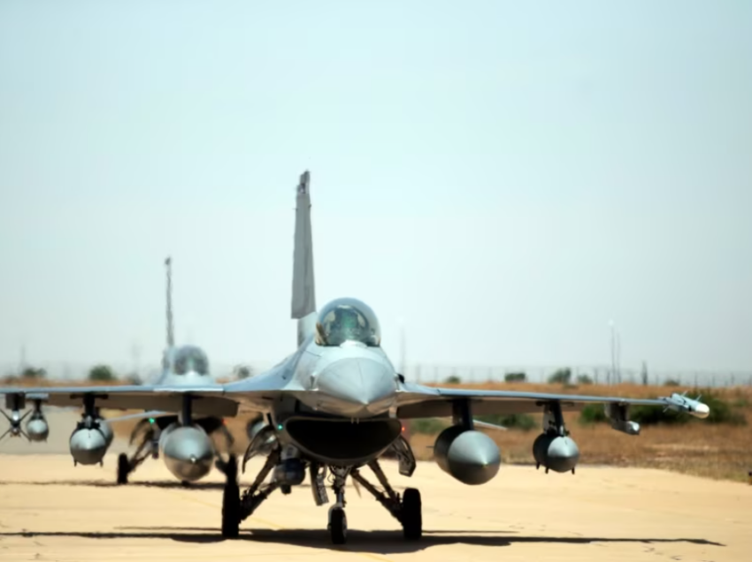 Danimarka, Holanda do të udhëheqin programin për përgatitjen e ukrainasve për avionët F-16