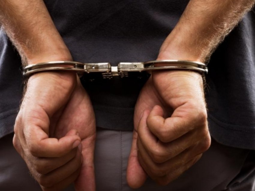 Arrestohen tre të dyshuarit për vjedhjen e materialeve në një kompani në vlerë rreth 600 mijë euro