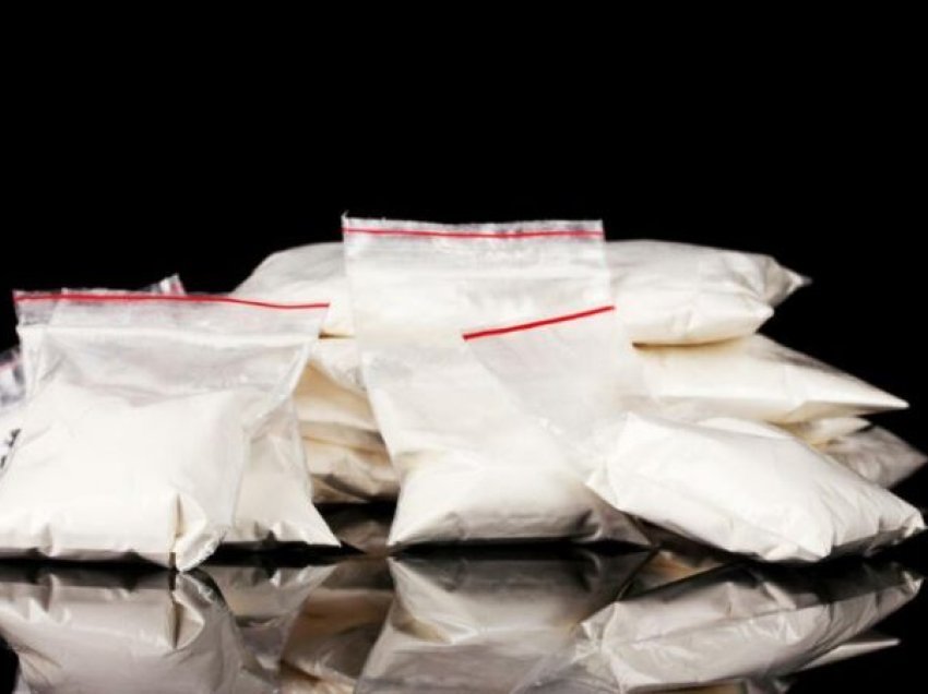 Po nisej me pushime në Sardenjë, shqiptarit i gjenden 11 kg kokainë në valixhe