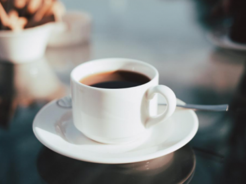 Një filxhan kafe ju ndihmon në humbjen e peshës