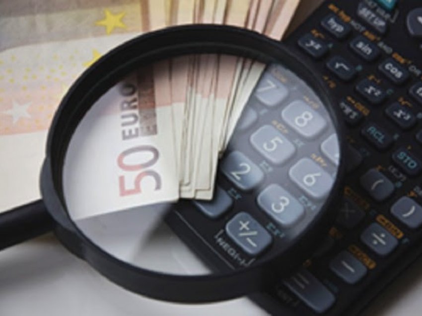 Pagat mesatare 521 euro në Kosovë, një rritje prej 37 eurosh më 2022