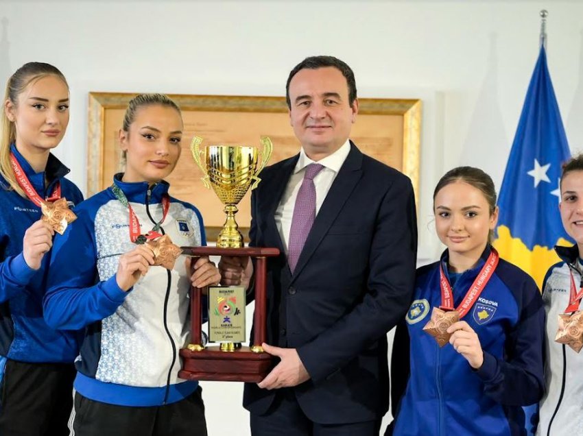 Kurti i mirëpriti karateistet e Kosovës, fituese të medaljes së bronztë në Kampionatin Botëror të Karatesë