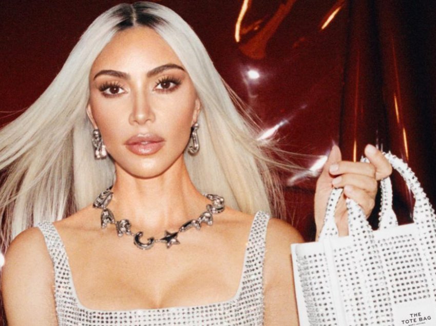 Bionde platini: Edicioni magjepsës i Kim Kardashian për markën e modës ku është fytyra reklamuese