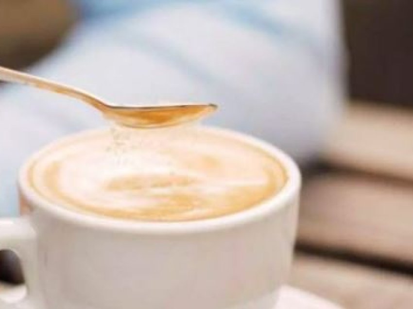 Sa sheqer duhet t’i hidhni kafes që pini çdo ditë?