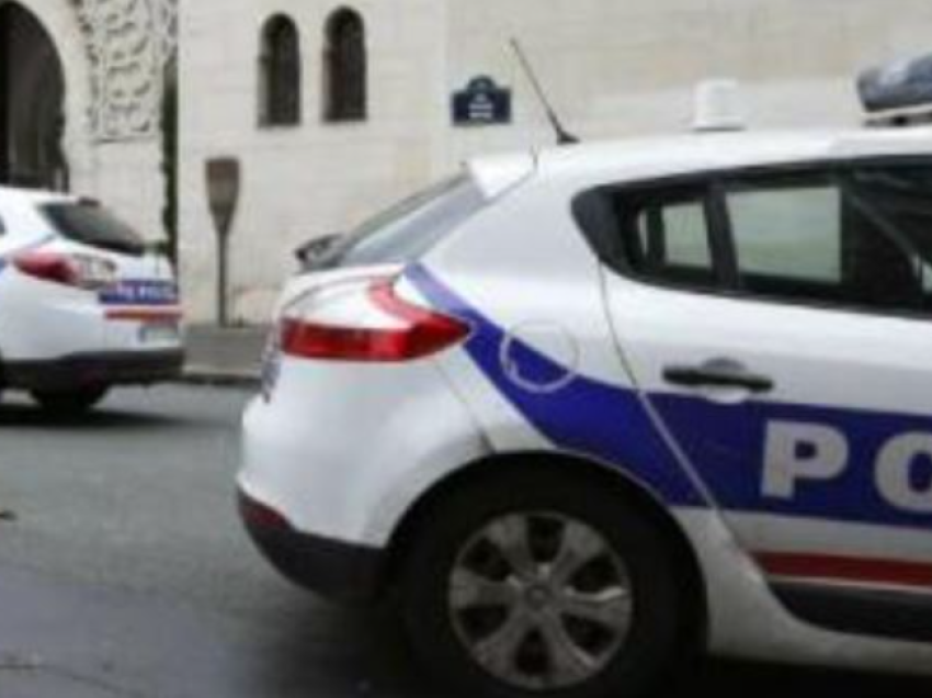 Goditet me thikë në banesë 30-vjeçarja në Francë