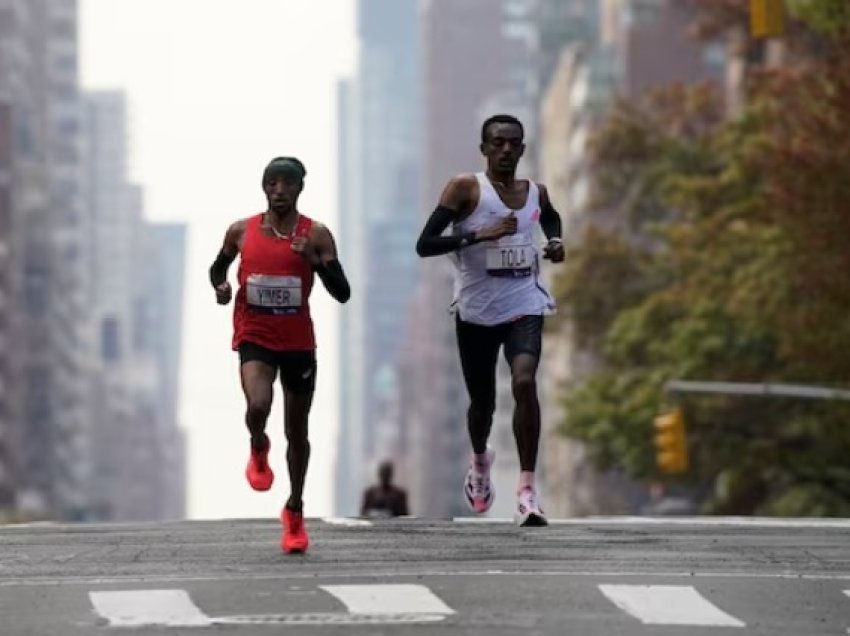 Tamirat Tola vendos rekord në Maratonë