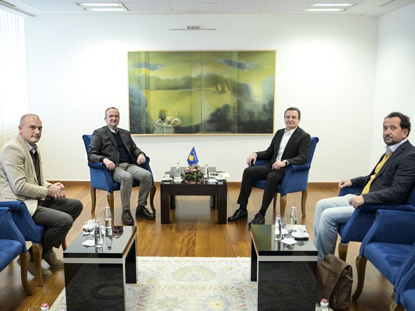 Kryeministri Kurti takohet me kryetarin e Aleancës për Shqiptarët, Arben Taravari dhe deputetin Halil Snopçe