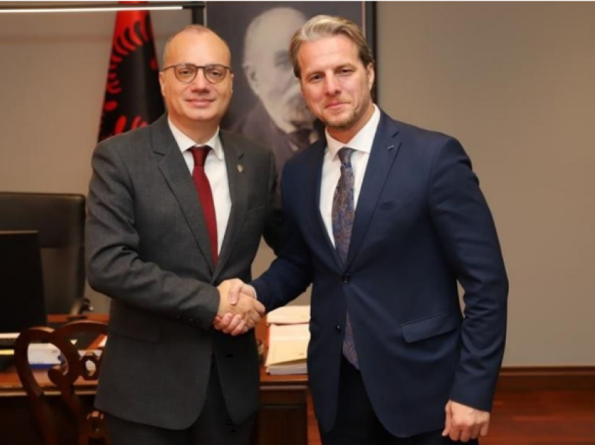 Ministri Hasani takim me kryetarin e komunës së Preshevës, në fokus forcimi i mëtejshëm i bashkëpunimit
