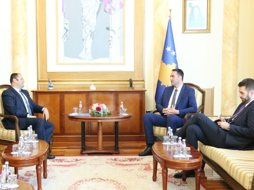 Kryetari Glauk Konjufca priti në takim Guvernatorin e BQK-së, Ahmet Ismaili