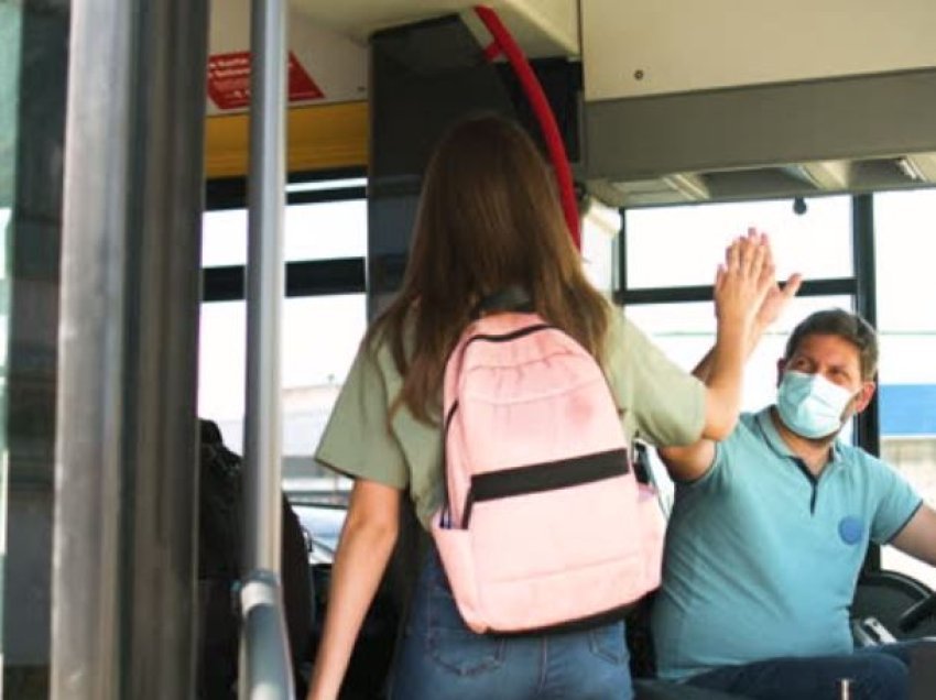 “Të gjithë në autobus duhet të përshëndesin shoferin”, studimi zbulon arsyen