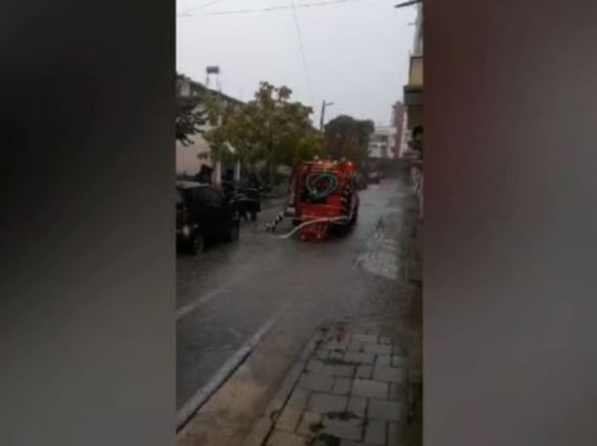 Kaos dhe trafik në Tiranë! Vazhdojnë përmbytjet nga shiu i rrëmbyeshëm