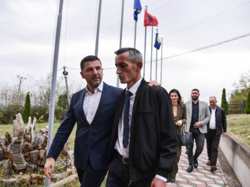 Krasniqi: Qeveria të miratojë me urgjencë kërkesat e shqiptarëve për rindërtimin e shtëpive në veri