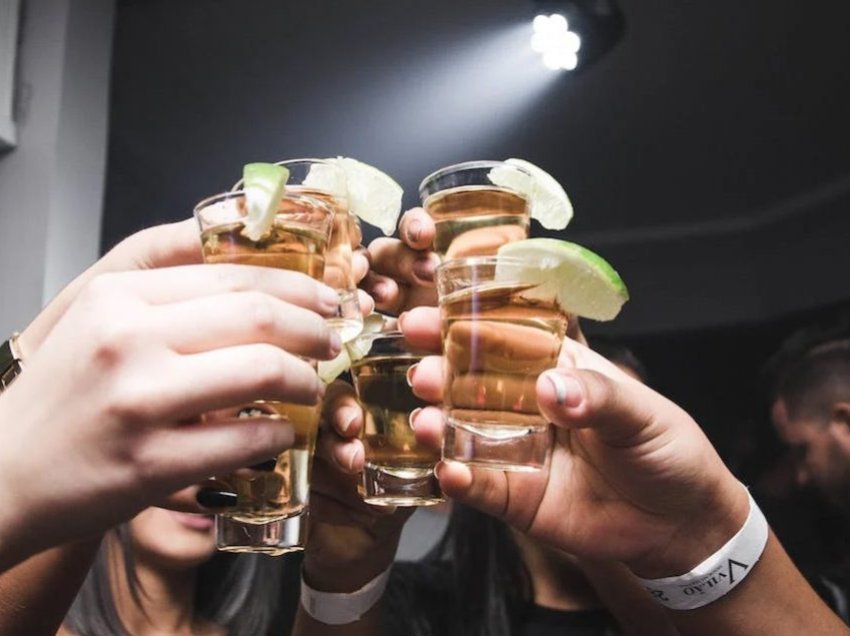 Mendoni para se ta pini gotën e radhës, shkencëtarët zbulojnë sa kohë i duhet trurit për t’u rikuperuar nga alkooli
