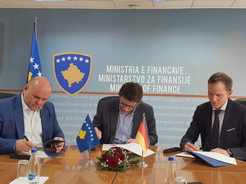 Nënshkruhet marrëveshja prej 13.2 milionë euro për rehabilitimin e ujërave të zeza