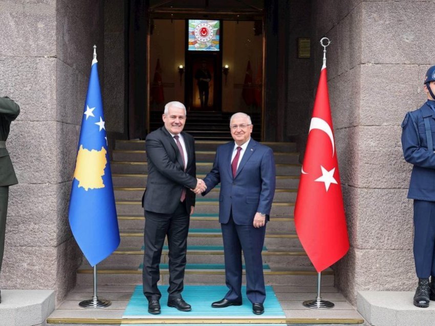 Sveçla takon ministrin e Mbrojtjes së Turqisë – flasin për situatën e sigurisë në Kosovë