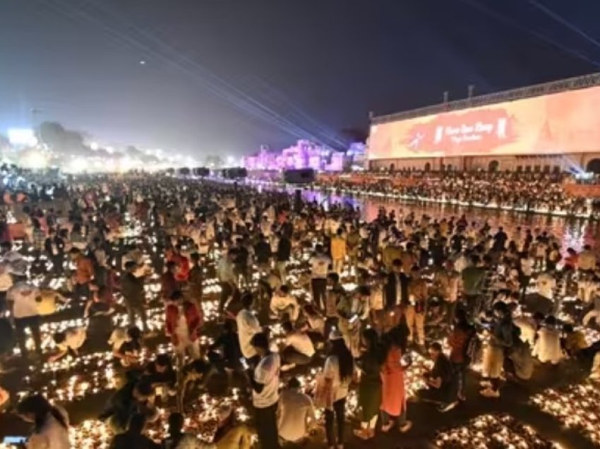 Rekord botëror për llamba të ndezura në Indi