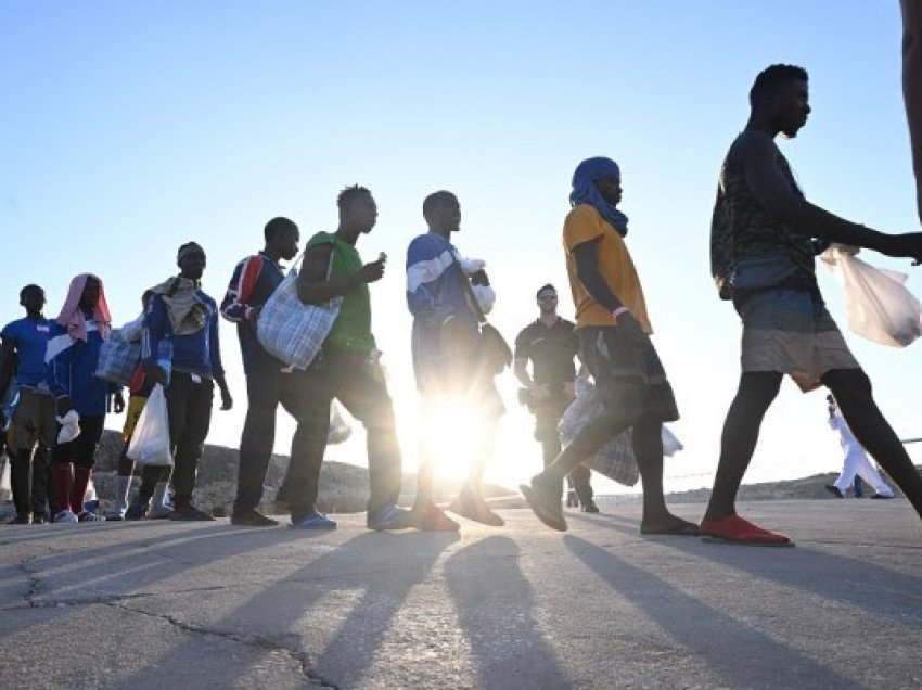 ​150 emigrantë mbërrijnë në Lampedusa